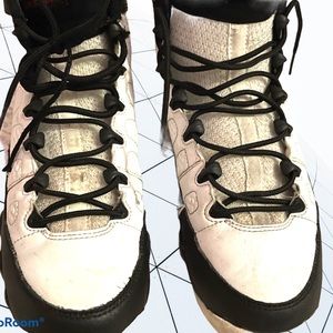 Air Jordan Retro 9 EUC 7Y